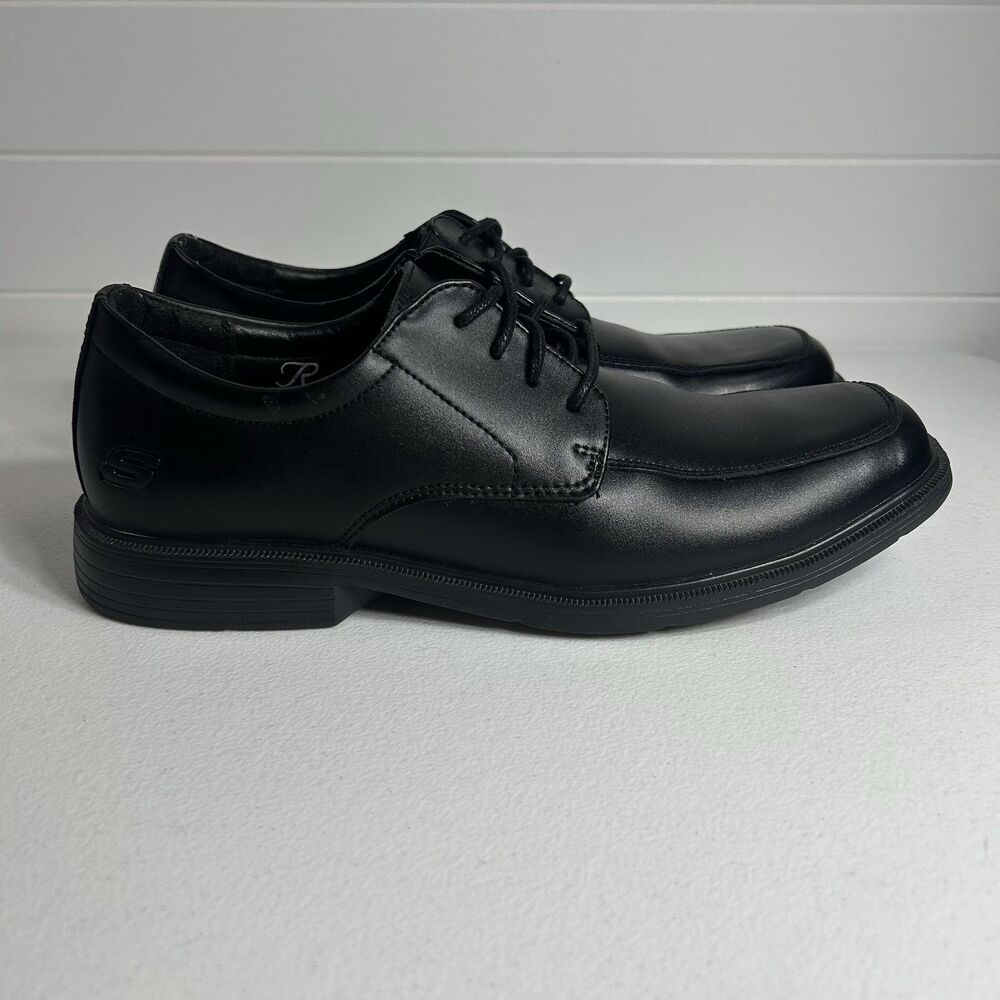 Skechers Men’s Relaxed Fit Dress Shoes Size 8 Black Memory Foam Lace Up